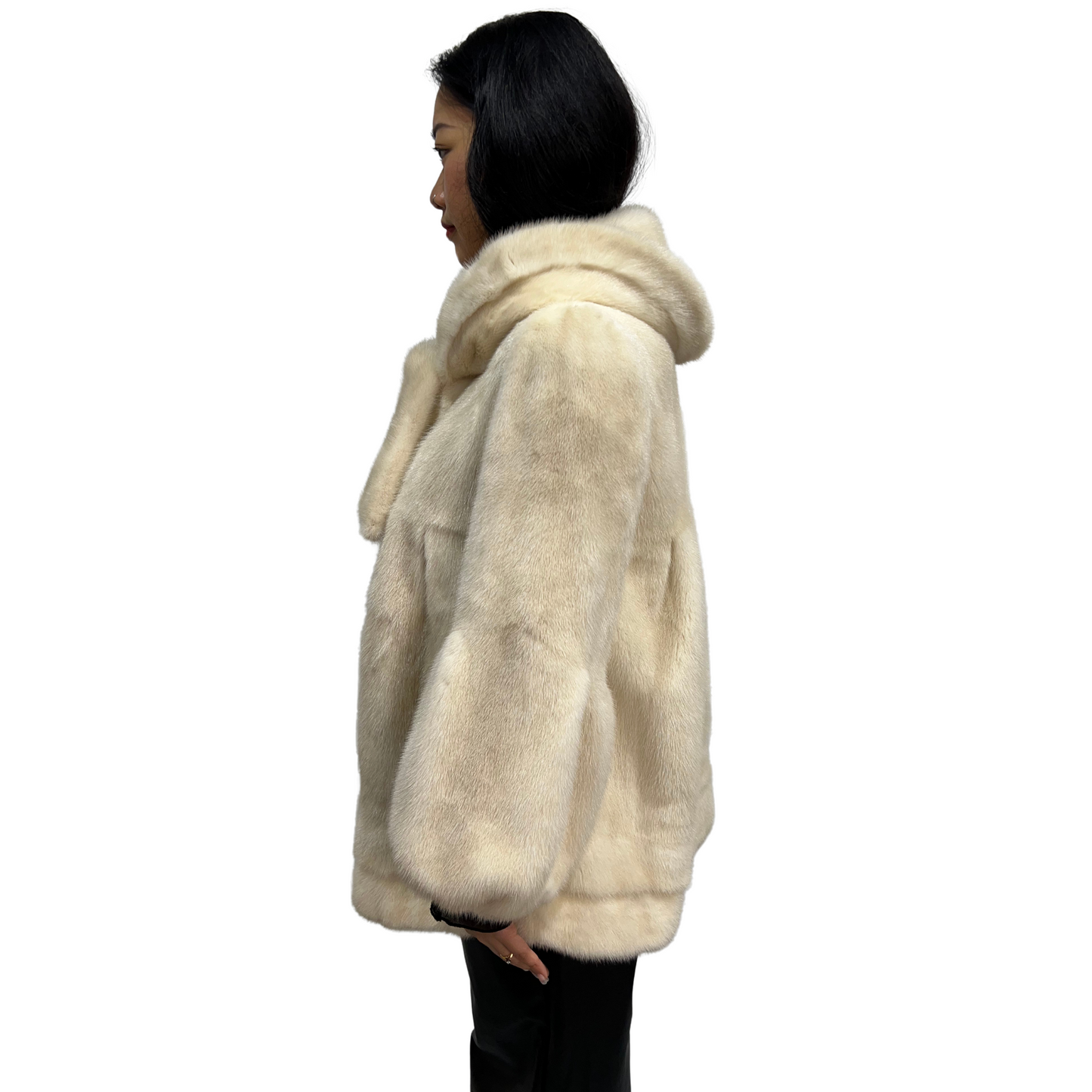 The Luxurious Noble Ivory Faux Fur Coat